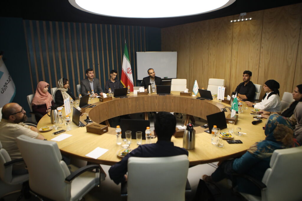 Khana hosted a meeting of a group of elites from Uzbekistan and Pakistan.